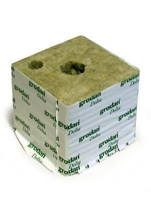 Kostka z Wełny Mineralnej 7,5x7,5x6,5cm 1szt z Otworem fi40mm